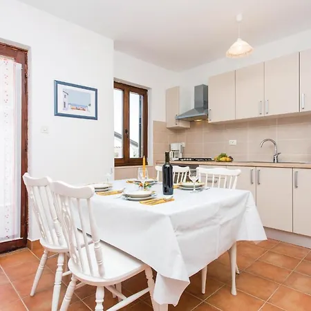 Stunning In With Kitchen Punat
